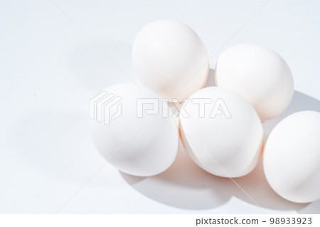An egg An egg 98933923
