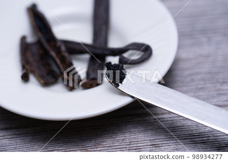 vanilla beans spice 98934277