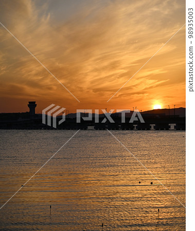 Nagasaki Airport (twilight version/Omura City, Nagasaki Prefecture) 98935003