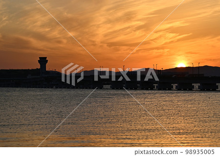 Nagasaki Airport (twilight version/Omura City, Nagasaki Prefecture) 98935005