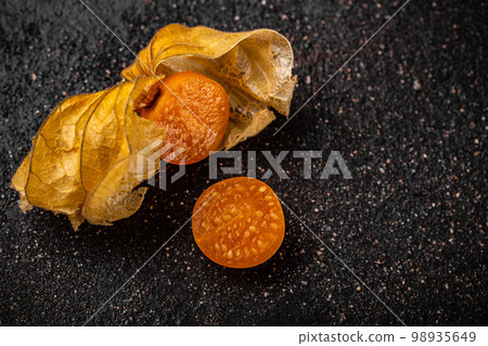 Physalis peruviana fruit 98935649