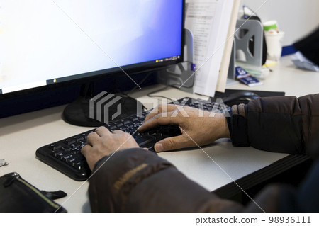 person working with computer 98936111