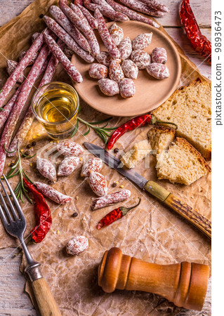 Salami Salami 98936473