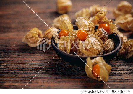 Cape Gooseberry, Physalis fruit 98936709