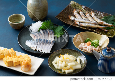 Various dishes that go well with Japanese sake Various dishes that go well with Japanese sake 98936898