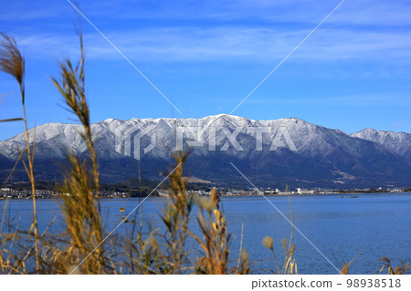 琵琶湖岸邊的冬季風景 琵琶湖岸邊的冬季風景 98938518