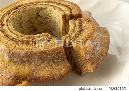 Delicious baumkuchen Delicious baumkuchen 98939165