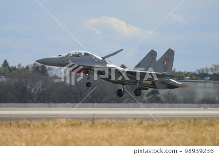 印度空軍蘇霍伊 Su-30MKI 降落 印度空軍蘇霍伊 Su-30MKI 降落 98939236