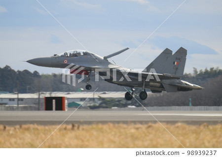 印度空軍蘇霍伊 Su-30MKI 降落 印度空軍蘇霍伊 Su-30MKI 降落 98939237