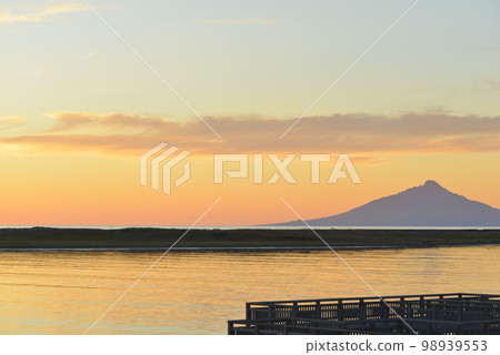 Rishiri Fuji and Teshio River at sunset Photo material September [shooting location: Teshio Town, Hokkaido] 98939553