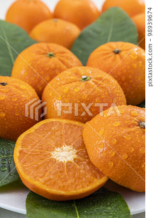 Delicious oranges 98939674