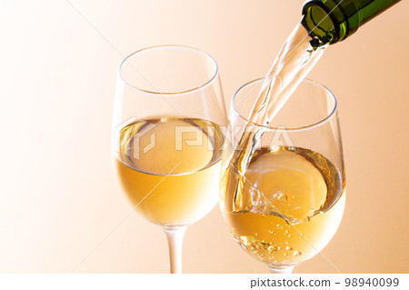 倒白葡萄酒 98940099