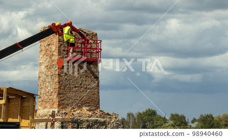 dismantling of the old brick column of the road bridge, dismantling of the old brick column of the road bridge, 98940460