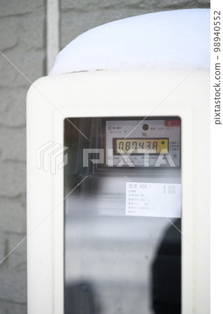 Power meter (image of soaring electricity rates) Power meter (image of soaring electricity rates) 98940552