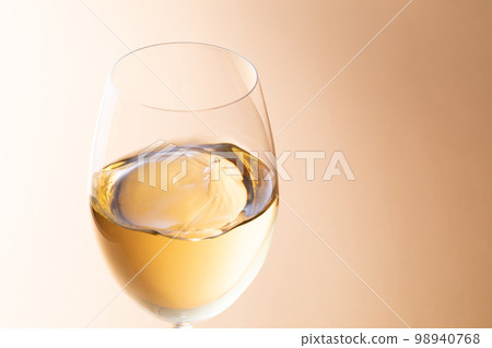 White wine 98940768