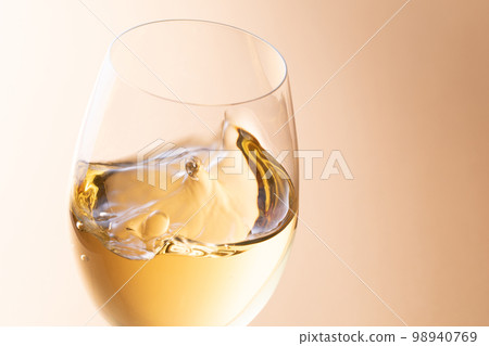 White wine White wine 98940769