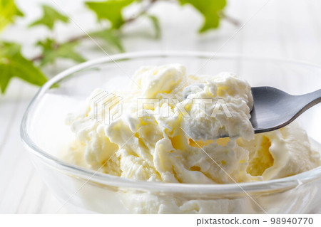 delicious milk vanilla ice cream 98940770