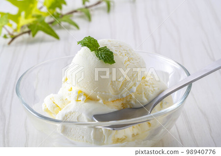 美味的牛奶香草冰淇淋 98940776