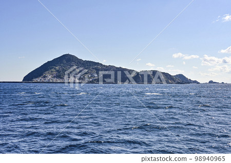 從途中的船上眺望神島 98940965