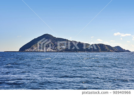 從途中的船上眺望神島 從途中的船上眺望神島 98940966