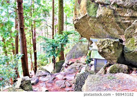Megalith of Mt. Fudayama Megalith of Mt. Fudayama 98943182