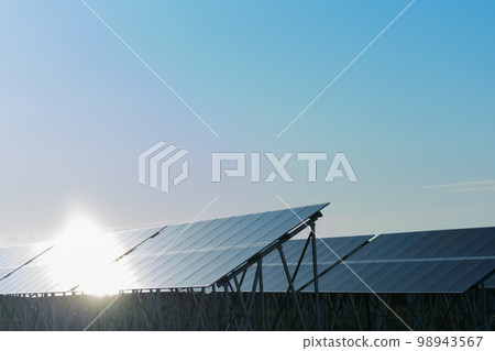 接收陽光的發電面板 接收陽光的發電面板 98943567