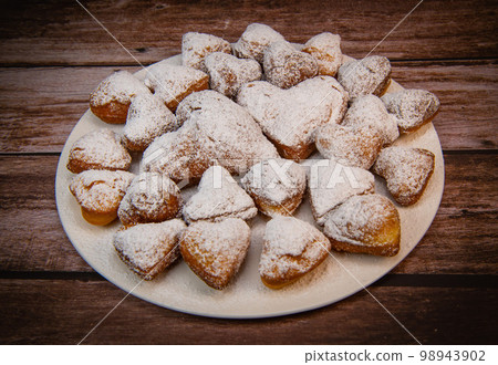 Recipe for soft heart-shaped doughnuts for Valentine's Day 98943902