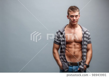 Muscular young man 98943991