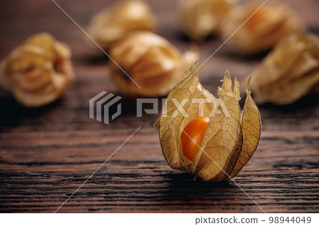 Cape Gooseberry fruit 98944049