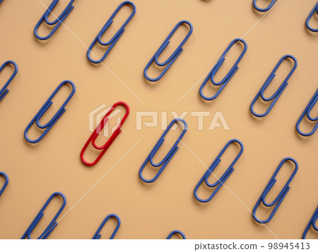 Blue paperclips and one red. Be different, be unique. Blue paperclips and one red. Be different, be unique. 98945413