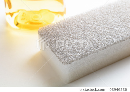 Spring is migration season. Even in Shintenchi, first prepare a sponge and detergent to keep the kitchen clean Spring is migration season. Even in Shintenchi, first prepare a sponge and detergent to keep the kitchen clean 98946286