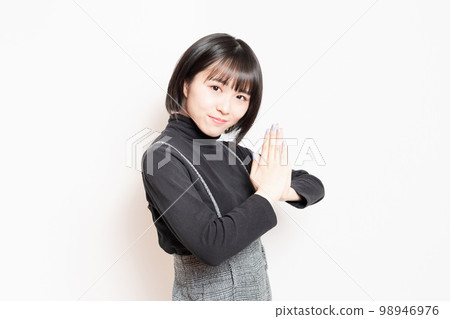 young woman asking young woman asking 98946976