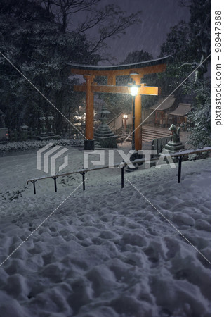 雪妝伏見稻荷大社 雪妝伏見稻荷大社 98947888