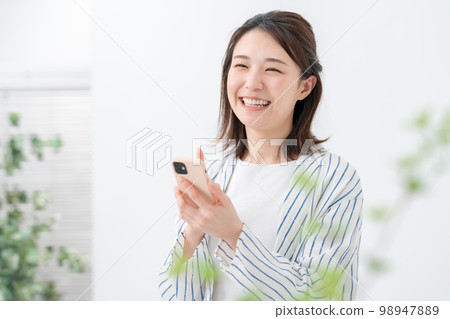 智能手機女 98947889