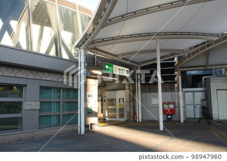 JR Higashi Nakano station station entrance 98947960