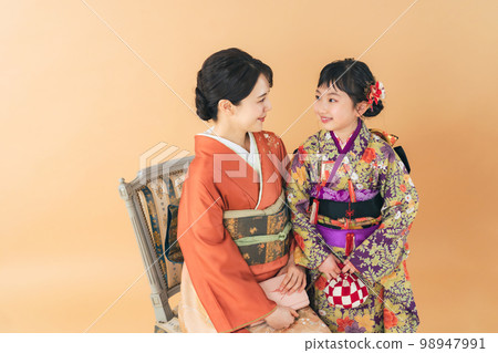 穿著和服的父母和孩子 和服紀念照 照相館 照相館 98947991