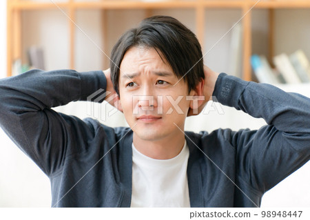 Middle man worries Middle man worries 98948447