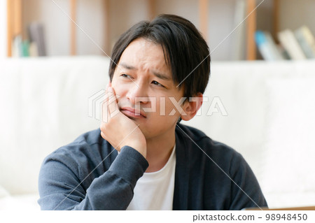 Middle man worries 98948450