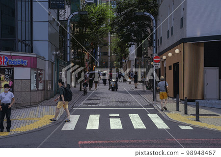 Sightseeing spot Tokyo Shinjuku "Daytime streets where people come and go" Sightseeing spot Tokyo Shinjuku "Daytime streets where people come and go" 98948467
