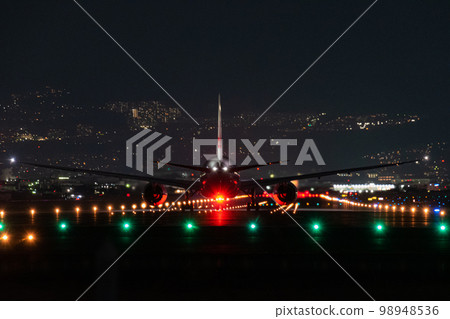 Airplanes taking off and landing from the Senri River bank Airplanes taking off and landing from the Senri River bank 98948536