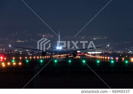 Airplanes taking off and landing from the Senri River bank Airplanes taking off and landing from the Senri River bank 98948537