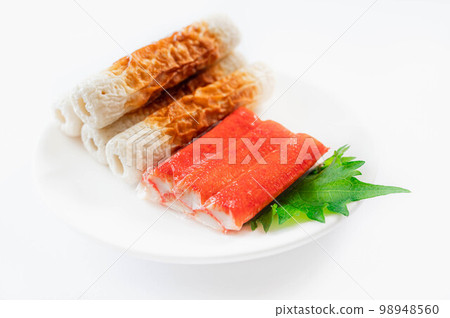 Crab-flavored Kamaboko and Chikuwa with plastic wrap 98948560
