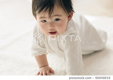 0歲寶寶爬行 98948658