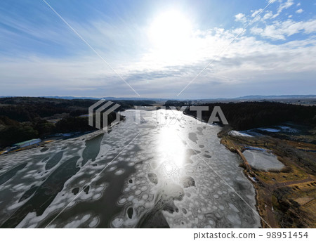 Frozen Hiratsutsunuma Aerial view Frozen Hiratsutsunuma Aerial view 98951454