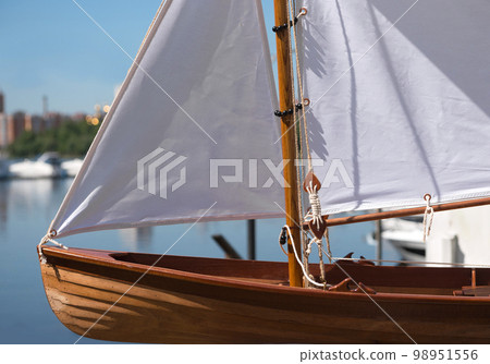 Layout of wooden boat Layout of wooden boat 98951556