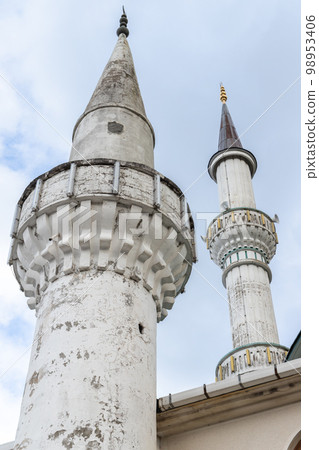 Minarets of the Soguksu Mahallesi Orta Camii. Exterior of the Mosque 98953406