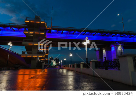 The New bridge at night. The bridge goes across the Ob river in Barnaul 98953424