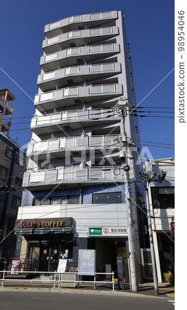 Wakamatsu Exit of Wakamatsu Kawada Station on the Toei Oedo Line 98954046