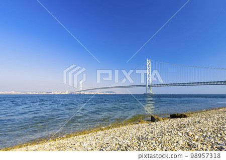 Akashi Kaikyo Bridge seen from the coast of Awaji City / Akashi Kaikyo Bridge, Japan Akashi Kaikyo Bridge seen from the coast of Awaji City / Akashi Kaikyo Bridge, Japan 98957318