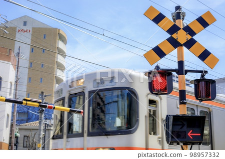 All-directional warning light type railroad crossing All-directional warning light type railroad crossing 98957332